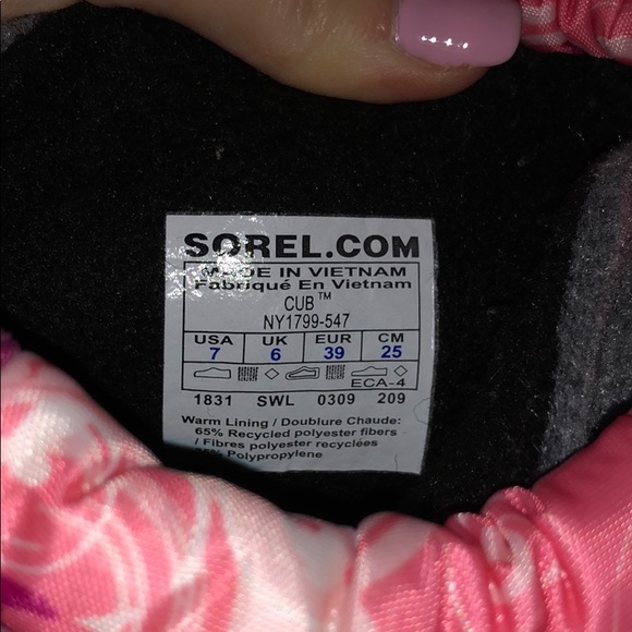 BRAND NEW Winter Boots - Picture 6 of 7